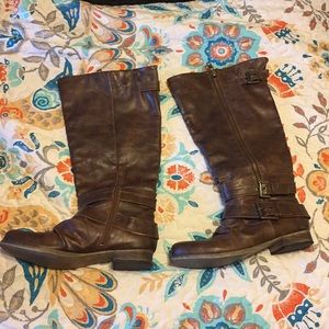 Carlos Santana boots